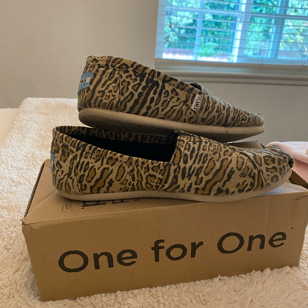 Tom’s cheetah print slip ons